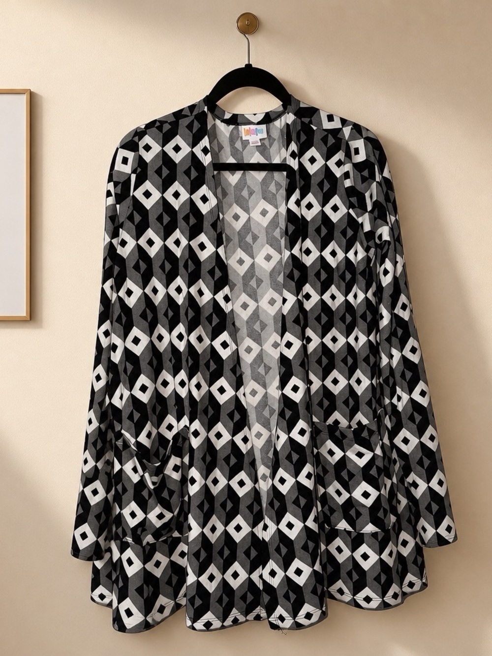 NWT LuLaRoe Black, White & Gray Geometric Open Cardigan Size Medium